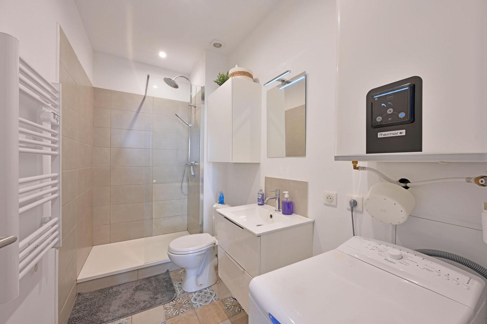 Arthur - Proche Theatres Et Place Des Corps Saints - Wifi * Avignone